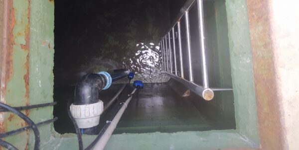 How are water tanks cleaned?