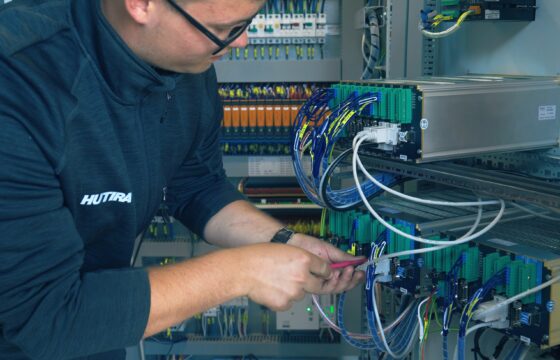 Víte, kde vznikají naše řídicí systémy? | HUTIRA